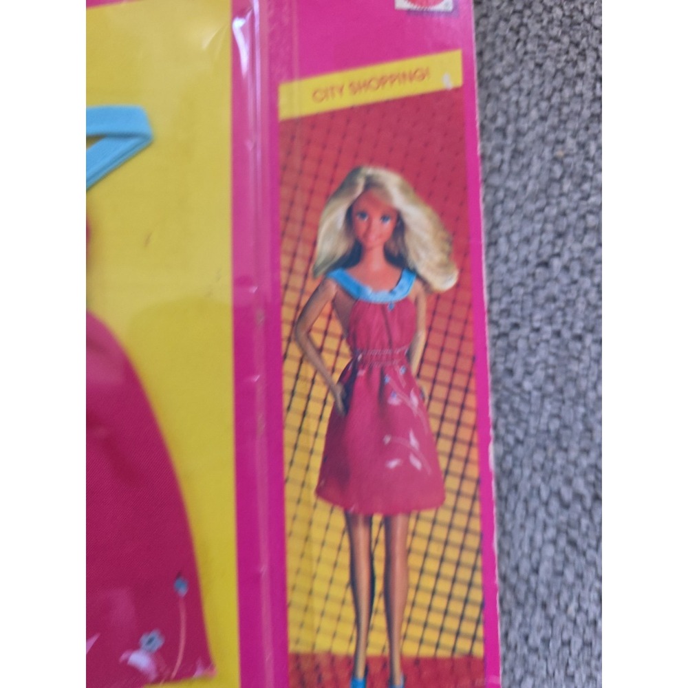 Barbie Fashion Fun City Shopping 1982 NRFP #5716‎ - Picture 3 of 5